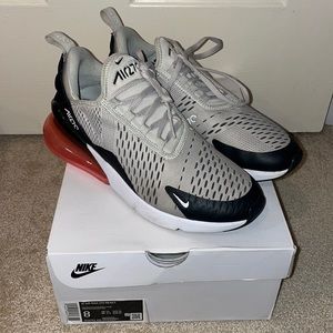 Nike Air Max 270 Shoes | Size 7Y / Size 8.5 W